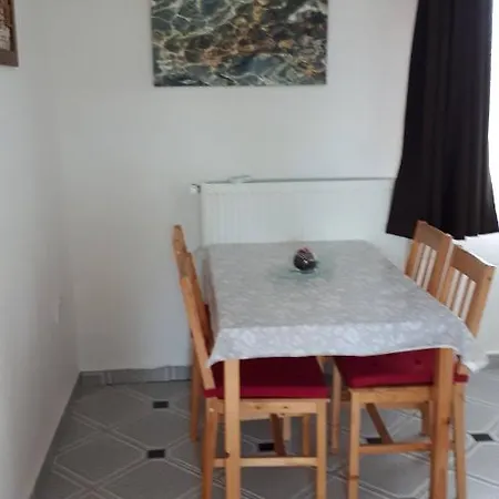 Pipacs Apartman Apartment