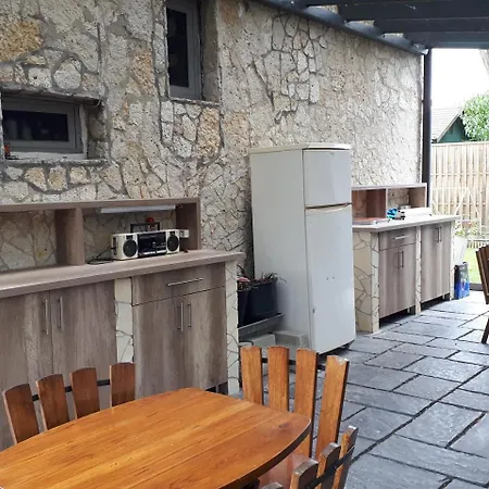 Pipacs Apartman Zamardi